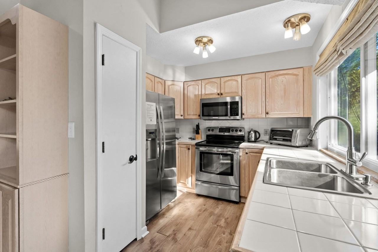 505 Plantation Dr - Photo 3 of 35