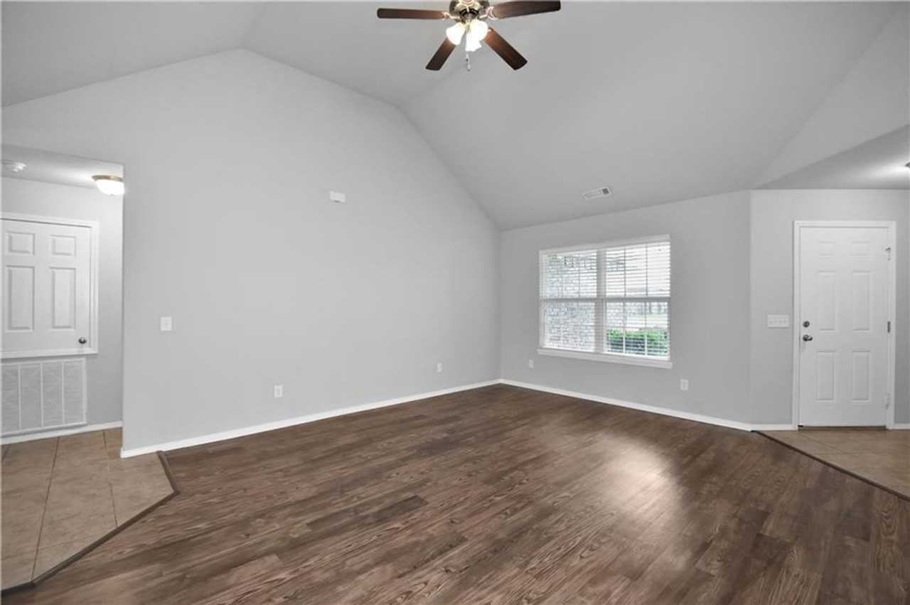1240 Lariat Dr - Photo 2 of 25