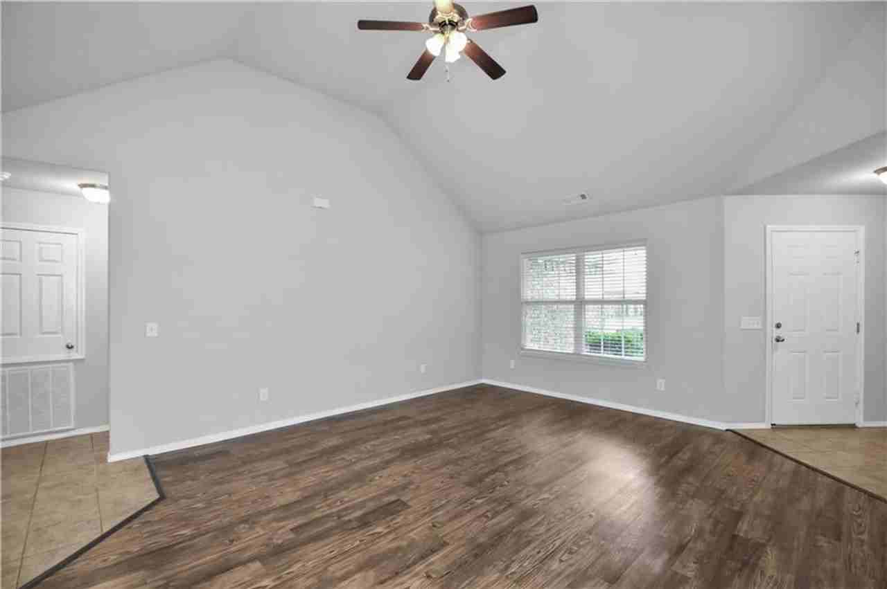 1240 Lariat Dr - Photo 3 of 25