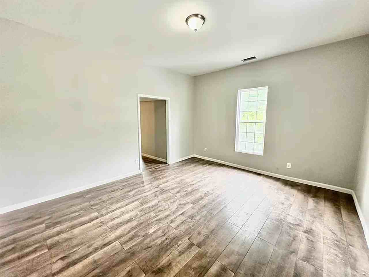 1318 Glenn Street - Photo 3 of 14