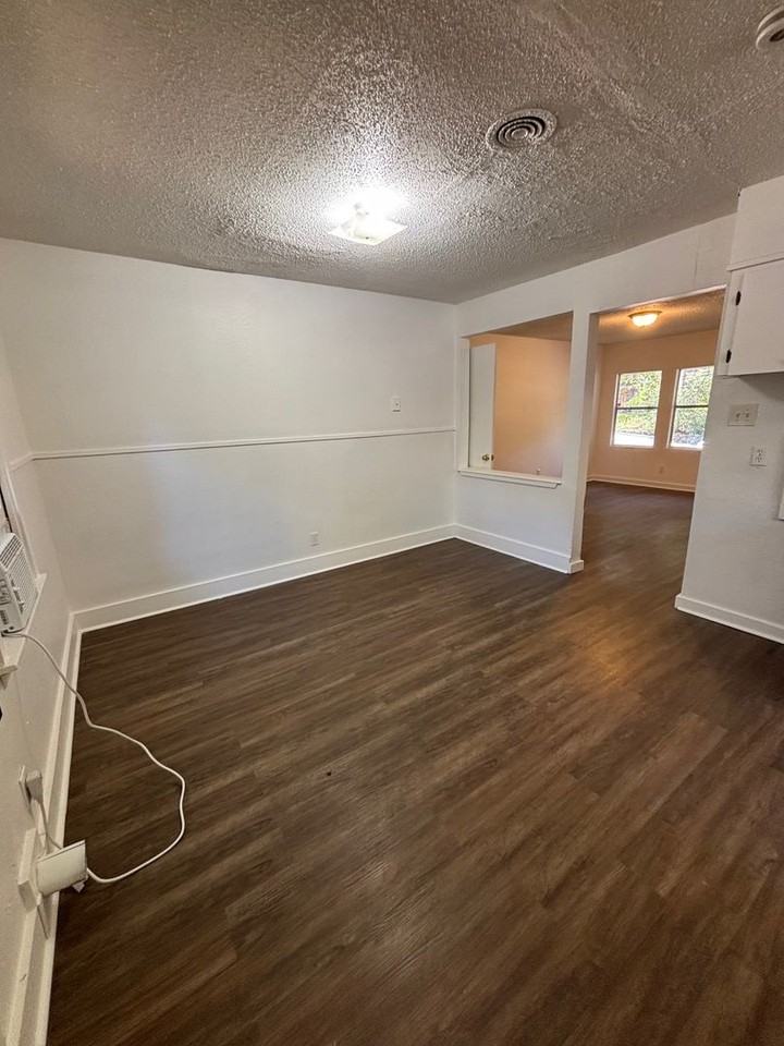 3506 Ninock St - Photo 2 of 14