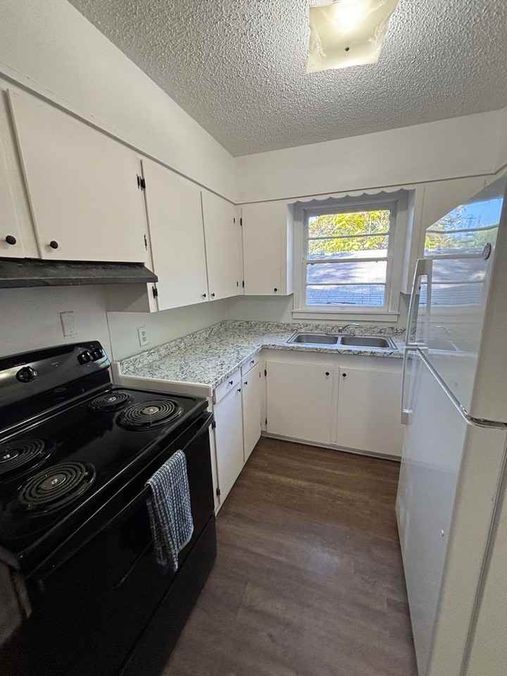 3506 Ninock St - Photo 4 of 14