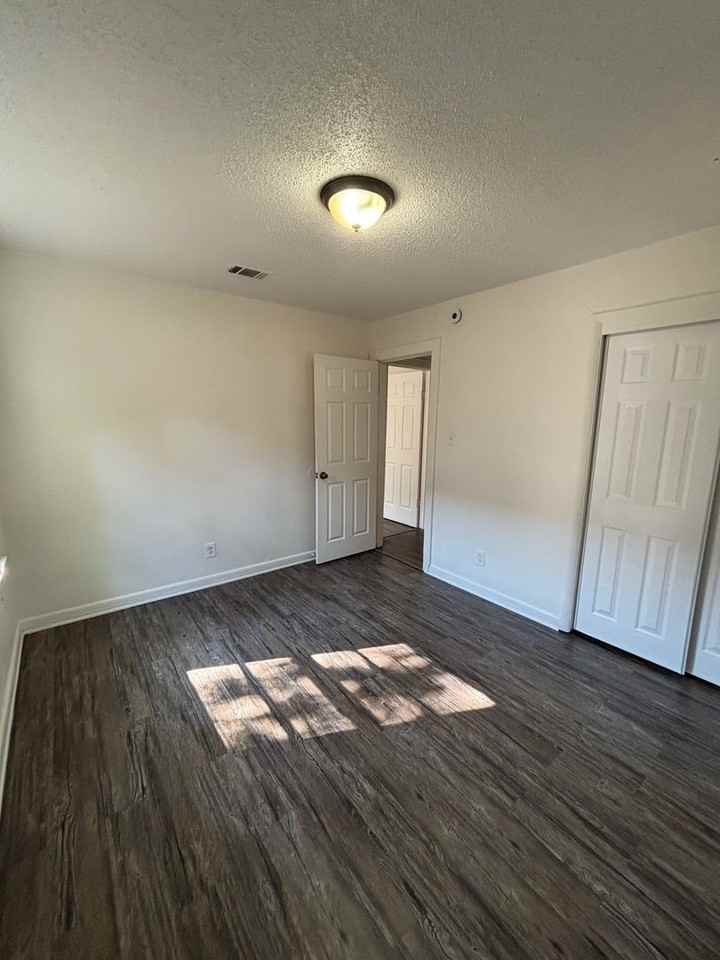 3506 Ninock St - Photo 5 of 14