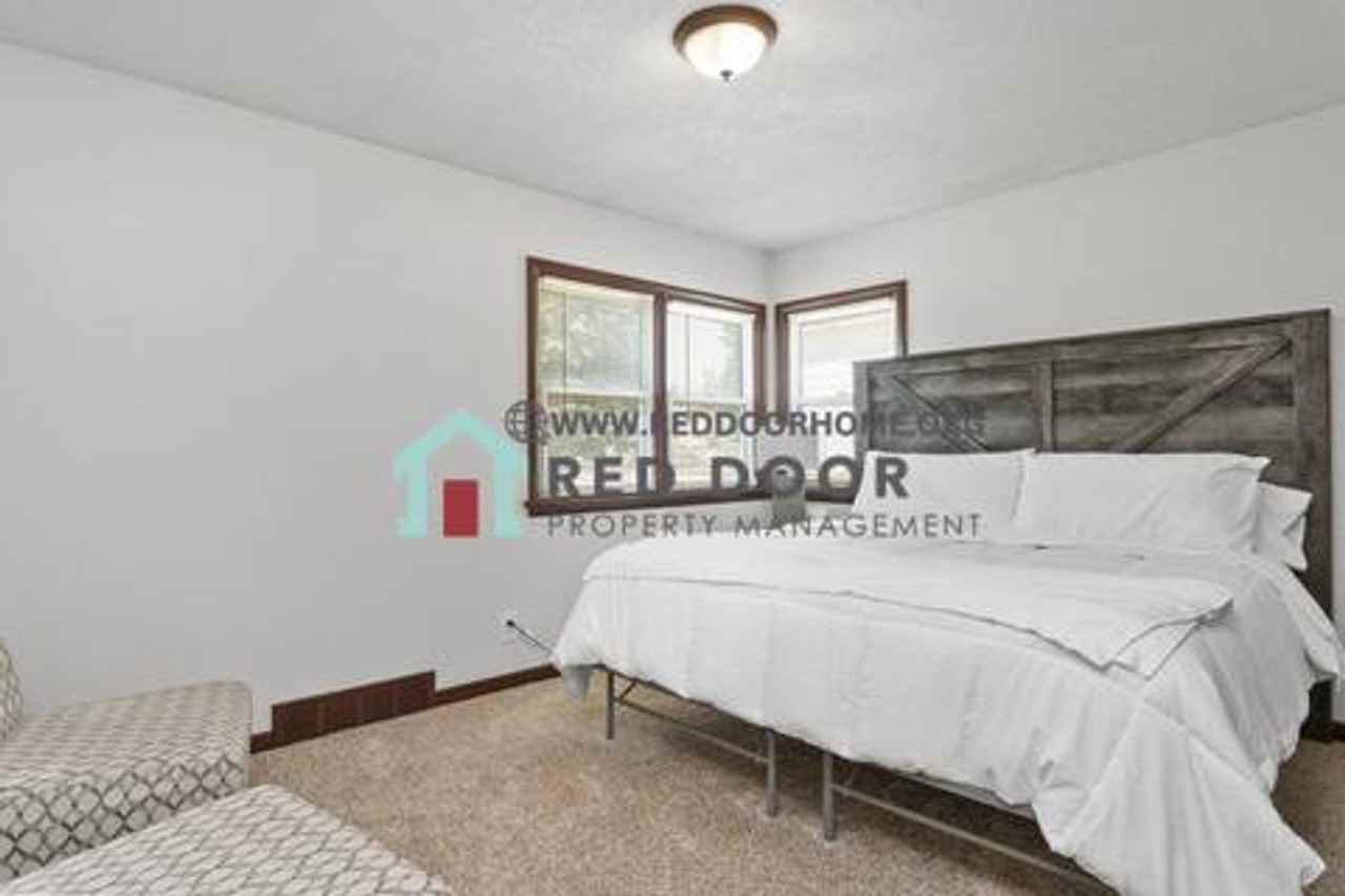 2905 9th Ave S - Photo 4 of 14