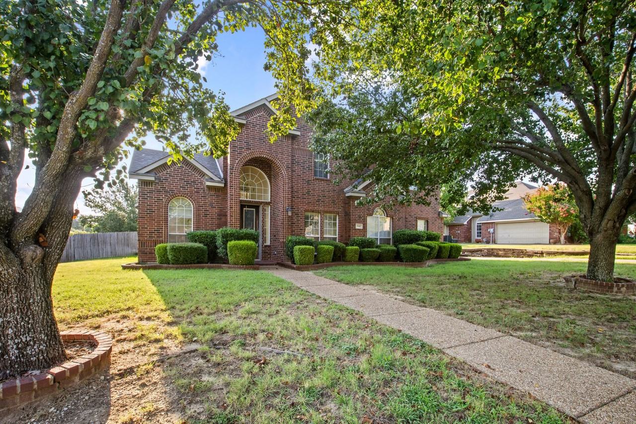 946 Angie Ln - Photo 2 of 45