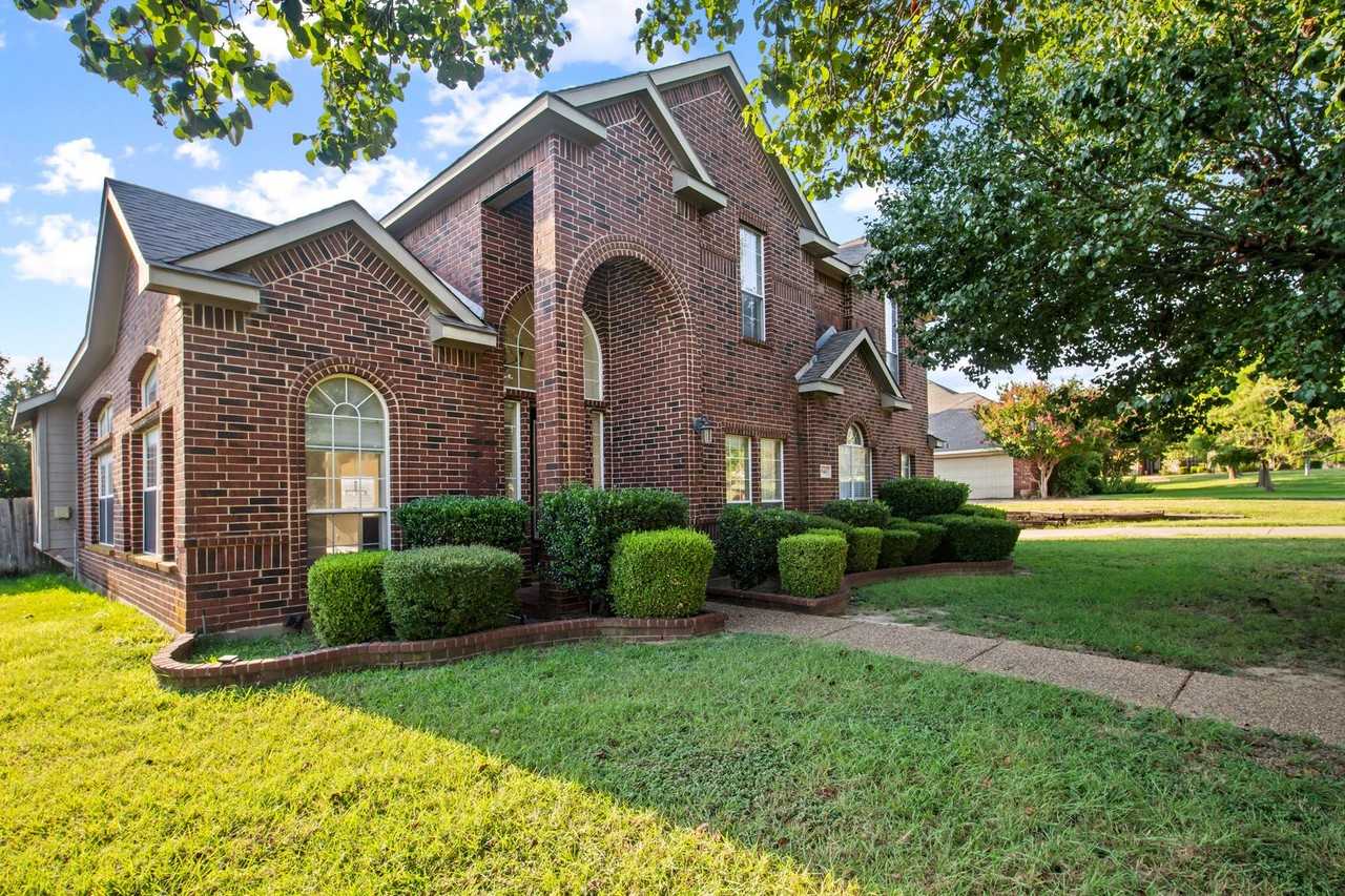 946 Angie Ln - Photo 3 of 45