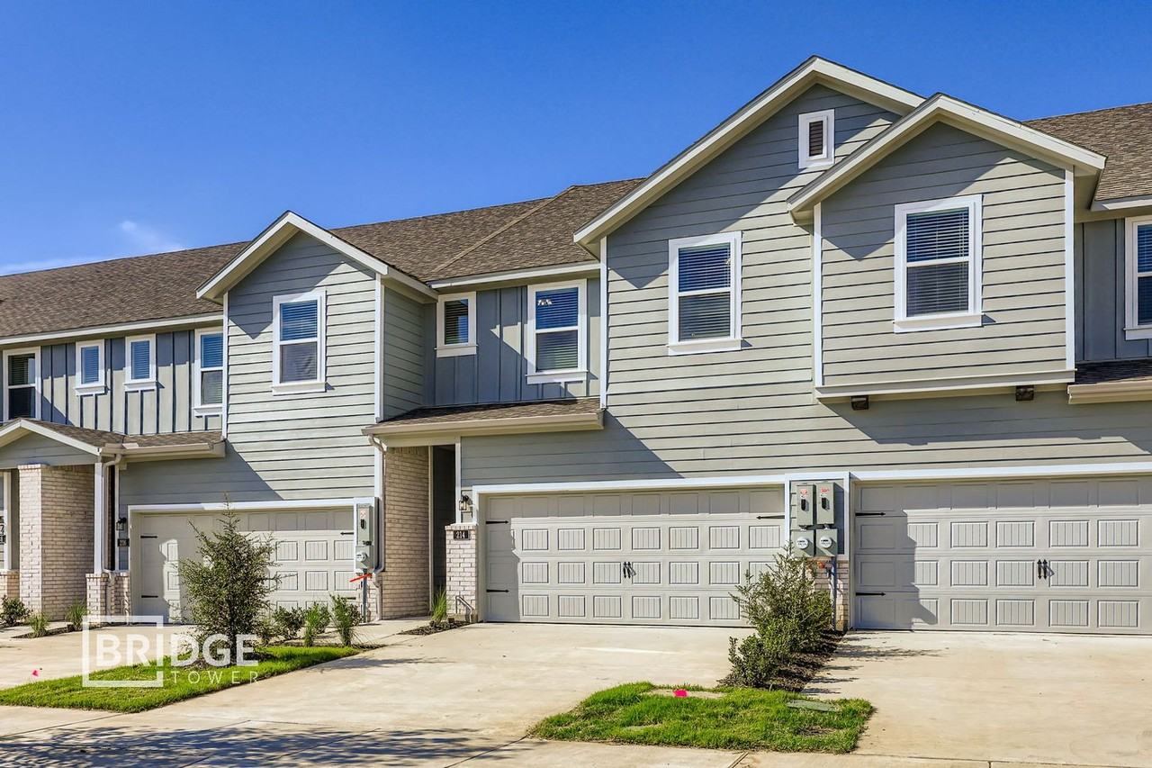 204 Lily Pad Dr - Photo 2 of 9