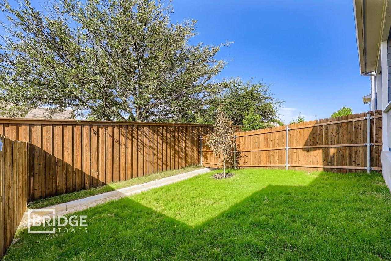 204 Lily Pad Dr - Photo 3 of 9