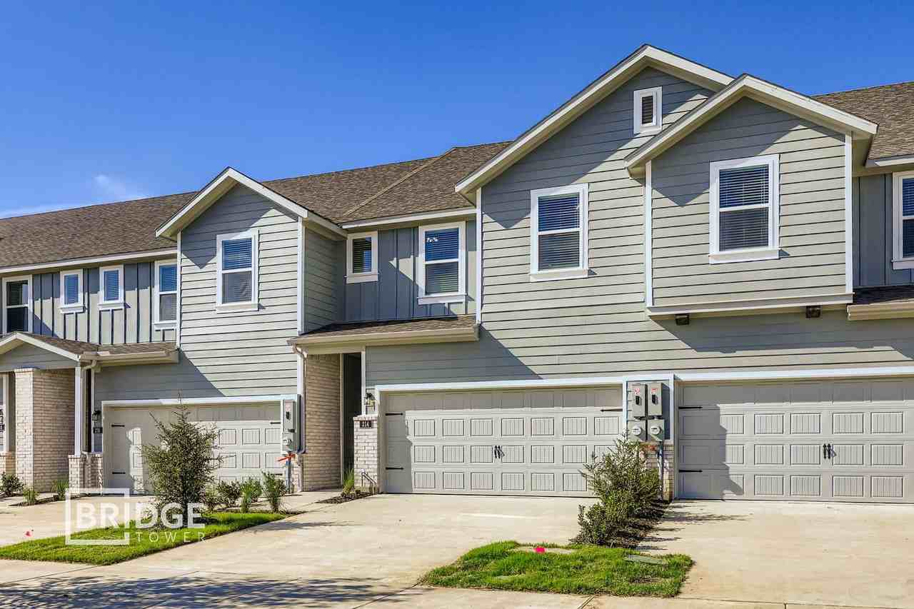 208 Lily Pad Dr - Photo 2 of 9