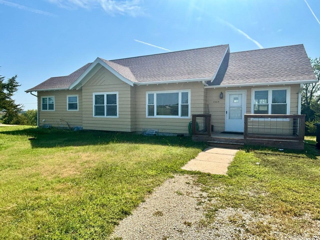 11015 Lakeview Dr - Photo 2 of 22