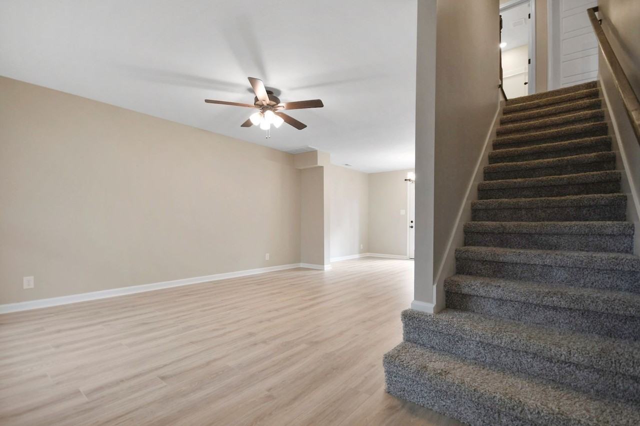 1187 Cottonwood Dr - Photo 2 of 18