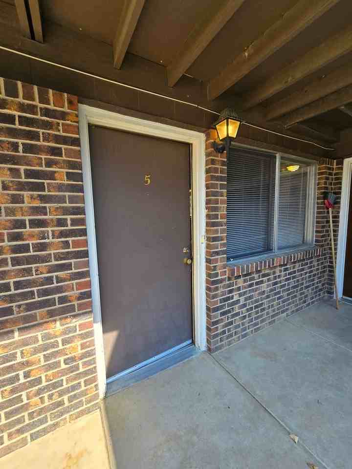 1944 Meadow Dr - Photo 2 of 8