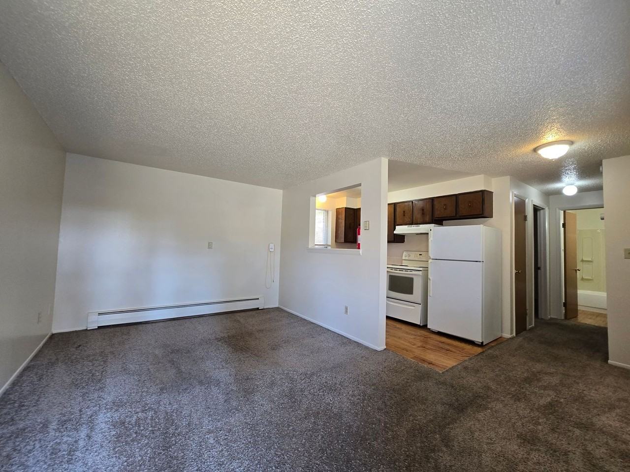 1944 Meadow Dr - Photo 3 of 8