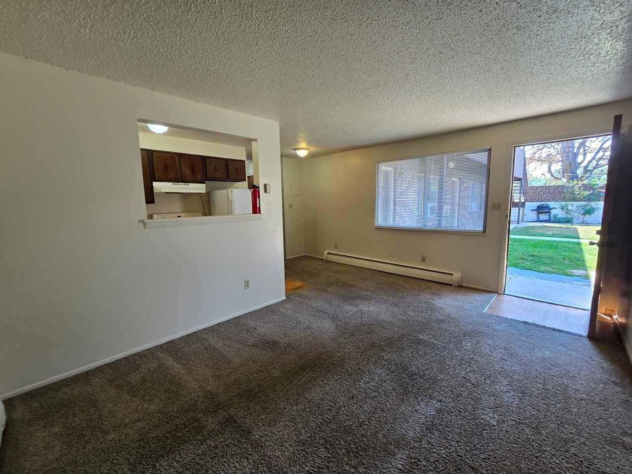 1944 Meadow Dr - Photo 4 of 8