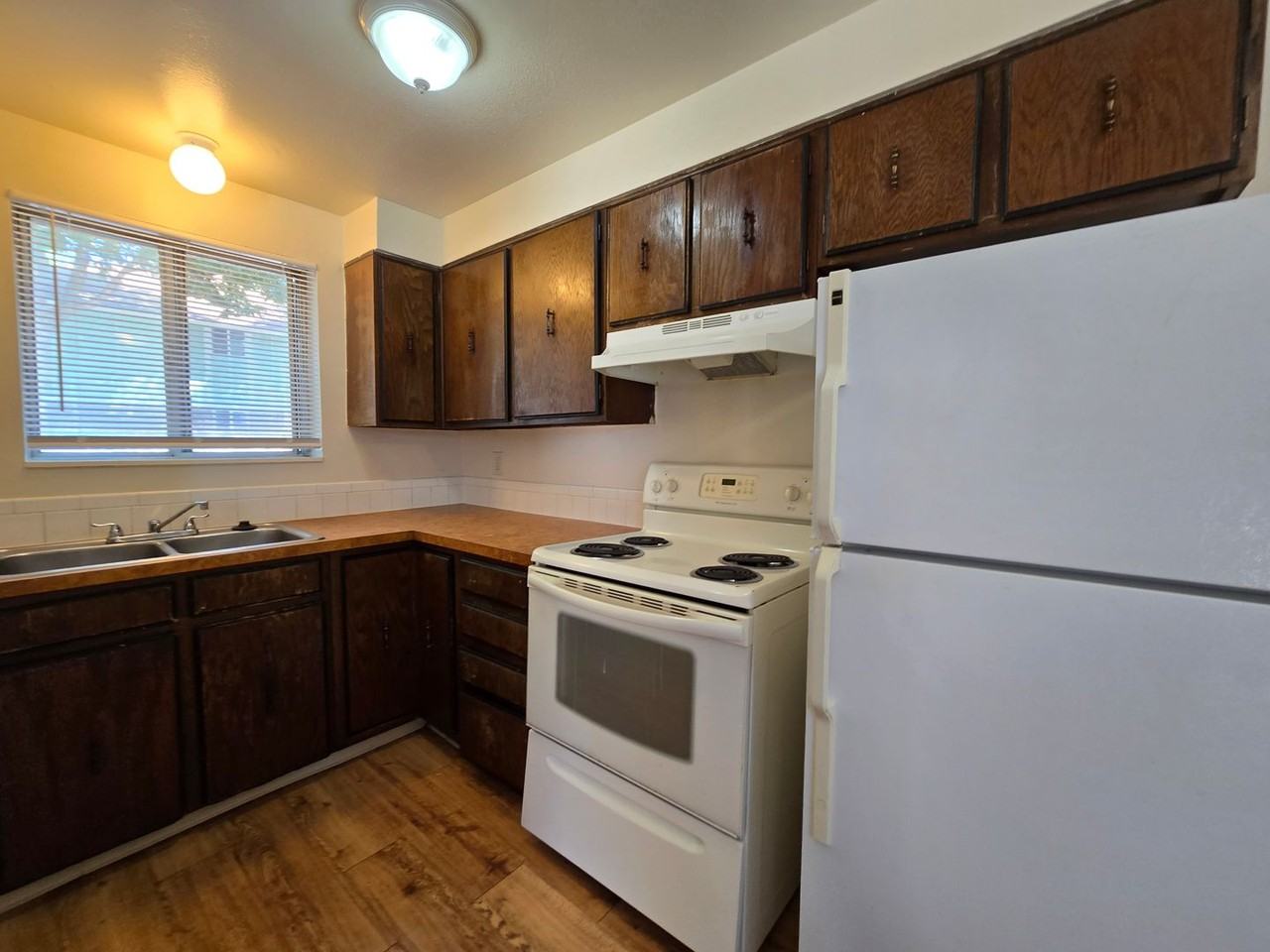 1944 Meadow Dr - Photo 5 of 8