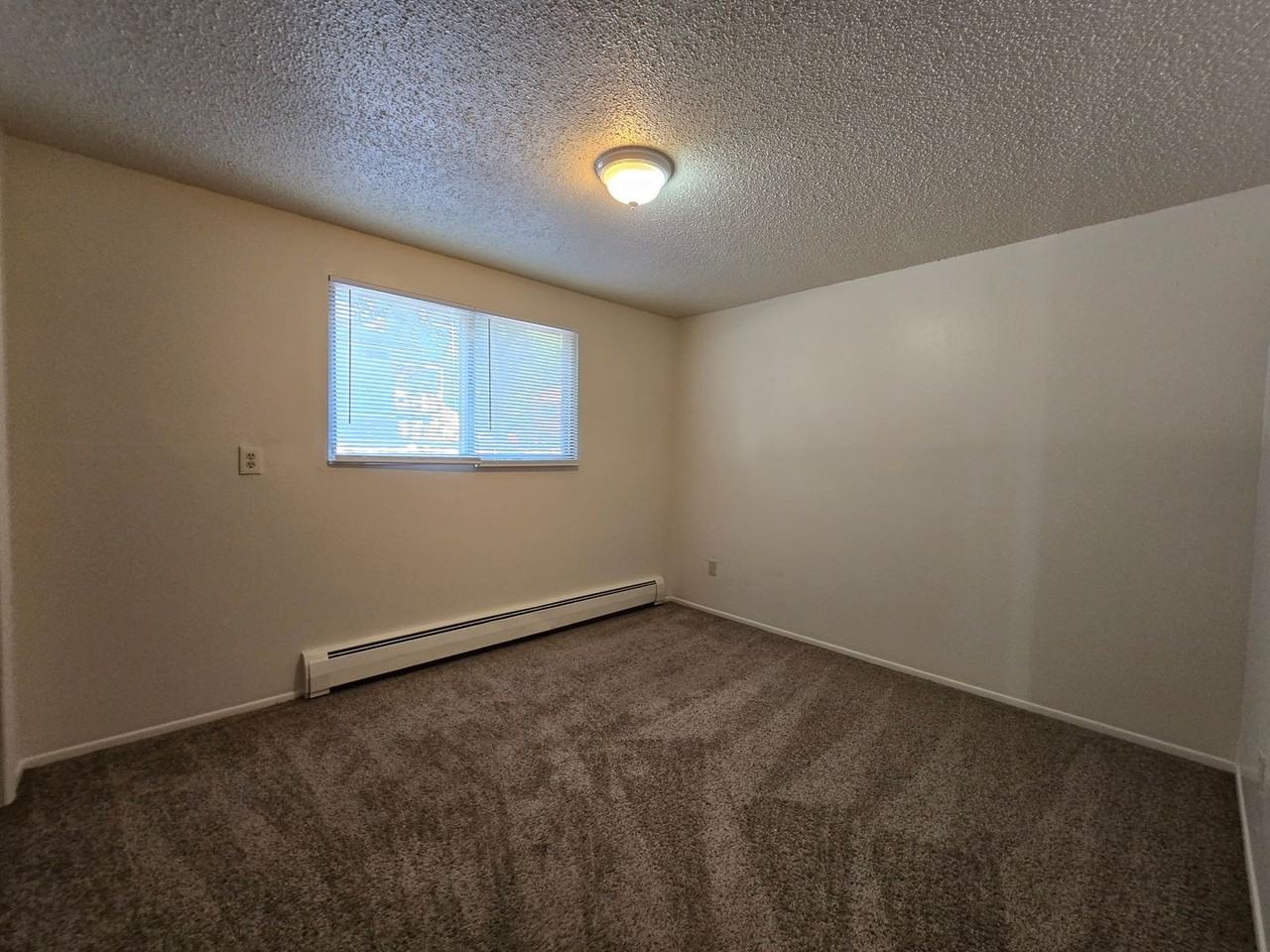 1944 Meadow Dr - Photo 6 of 8