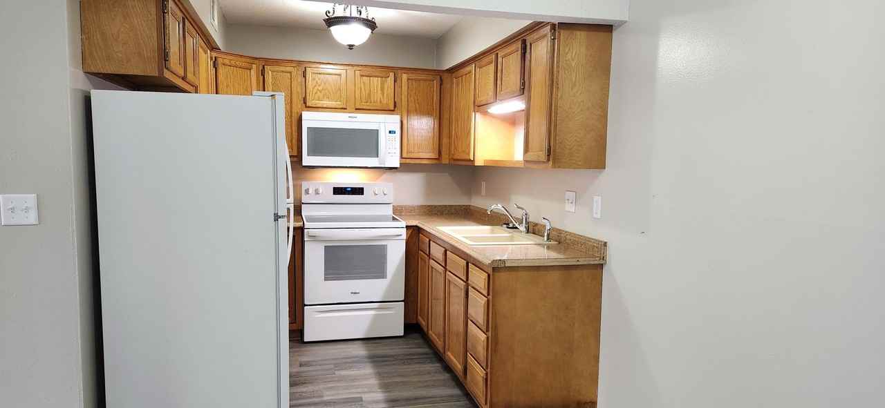 9503 University Avenue - Photo 2 of 12