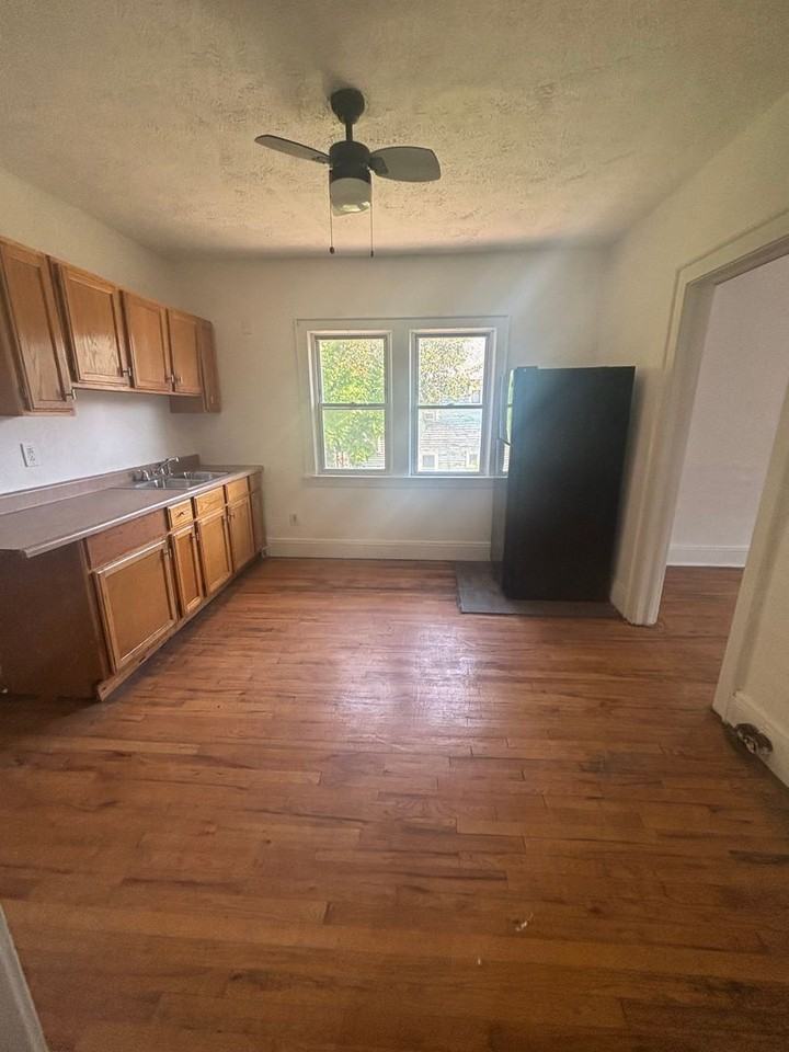 11713 Griffing Ave - Photo 2 of 15