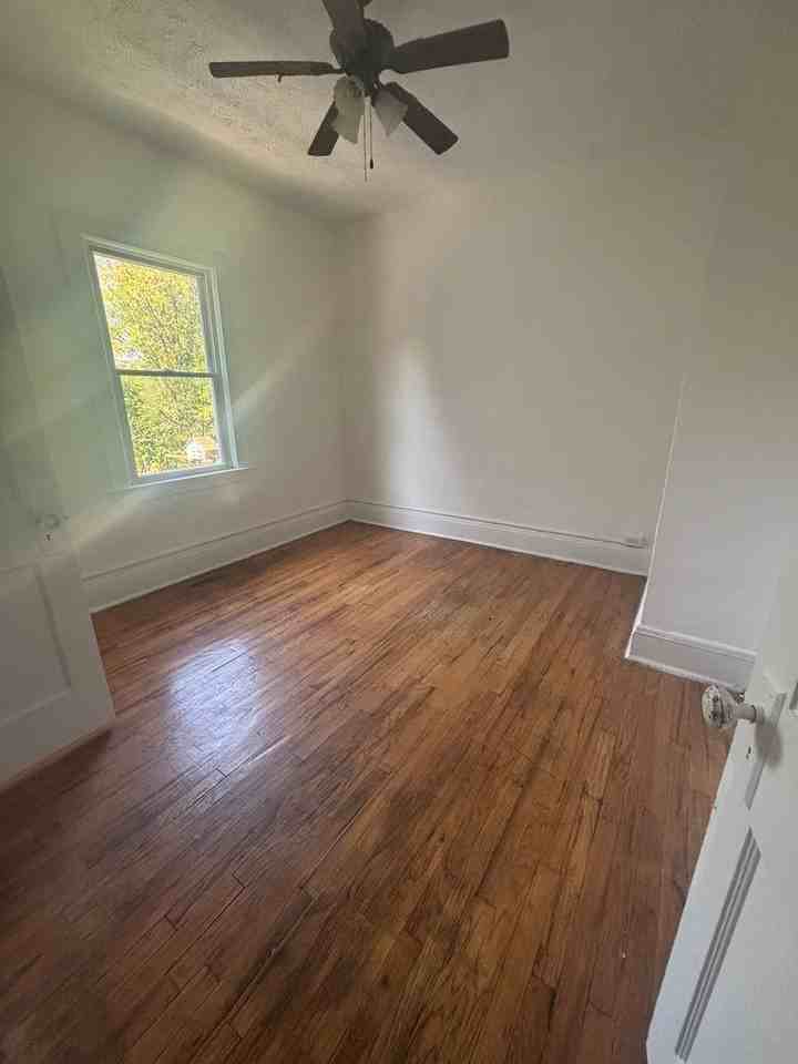 11713 Griffing Ave - Photo 3 of 15