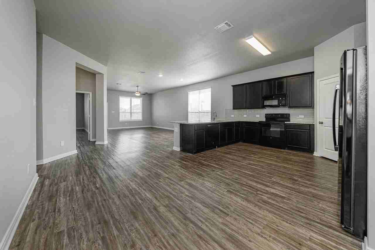 618 Fallbrook Dr - Photo 3 of 50