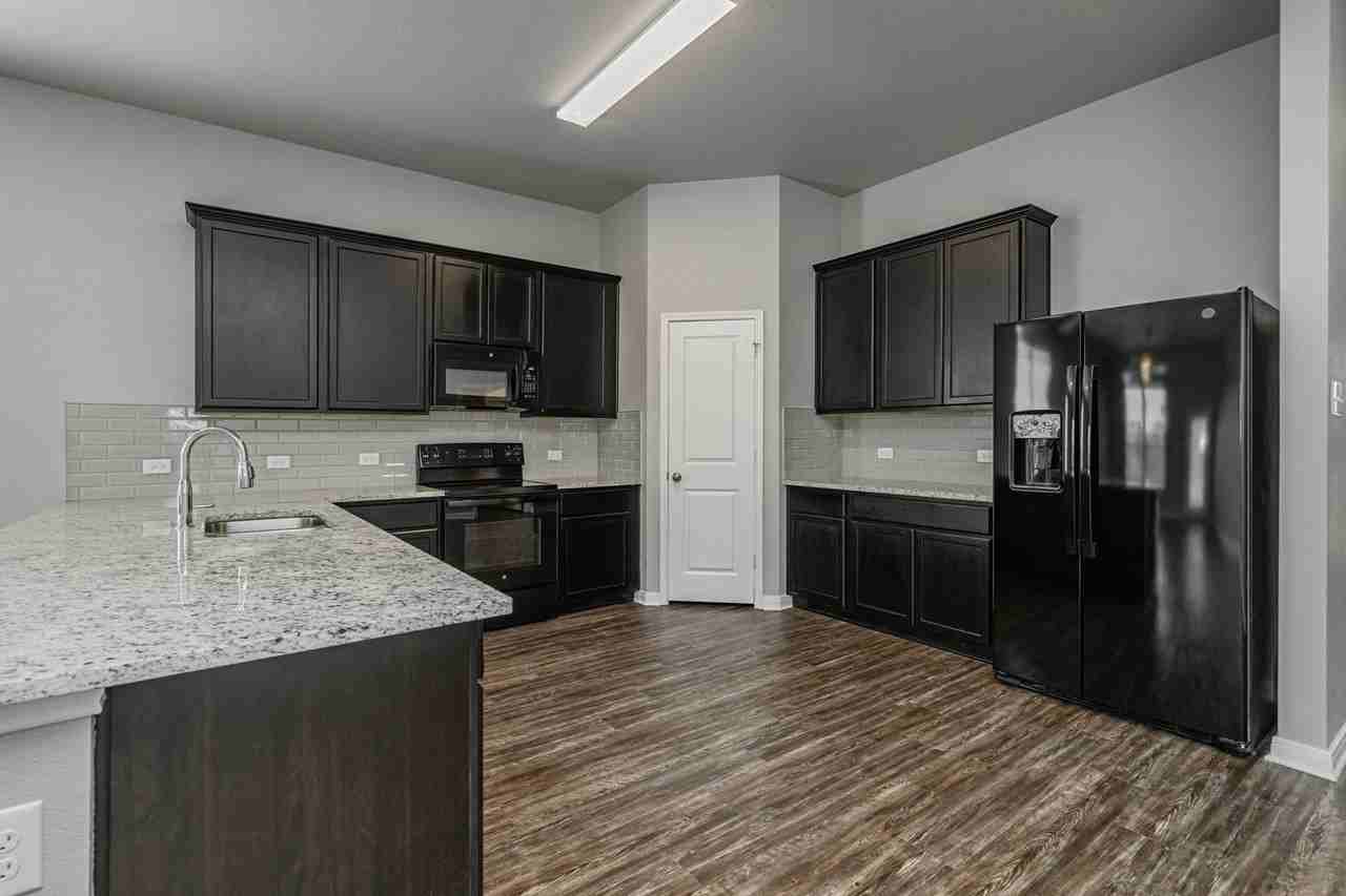 618 Fallbrook Dr - Photo 5 of 50