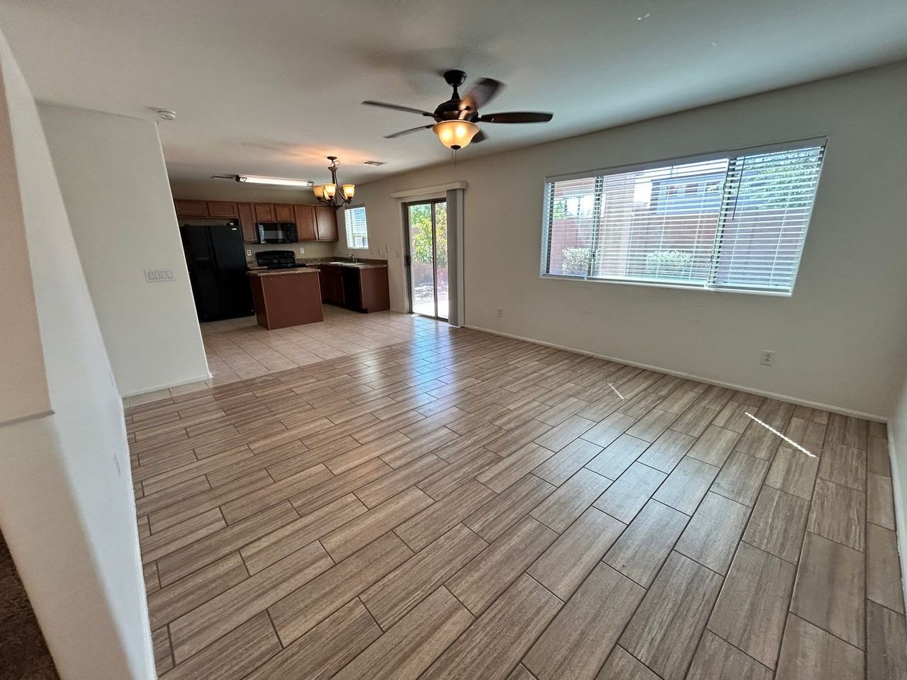 7611 W Charter Oak Rd - Photo 2 of 21