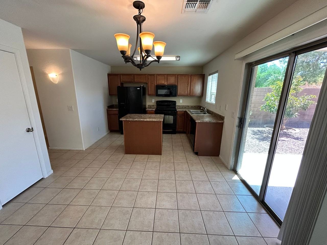 7611 W Charter Oak Rd - Photo 4 of 21