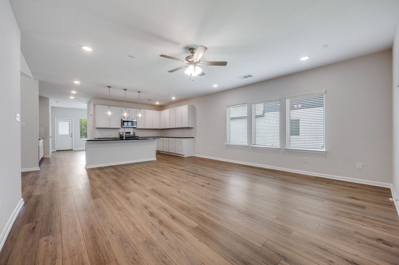 4013 Bluestem Blvd - Photo 4 of 25