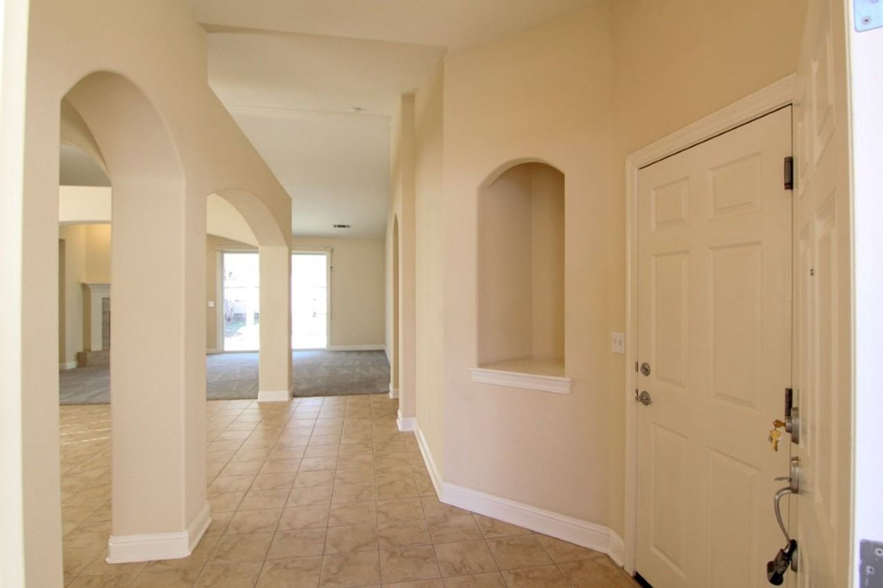 620 San Gabriel St - Photo 2 of 28