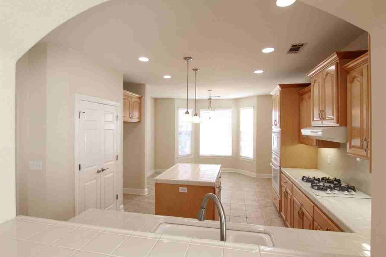 620 San Gabriel St - Photo 3 of 28