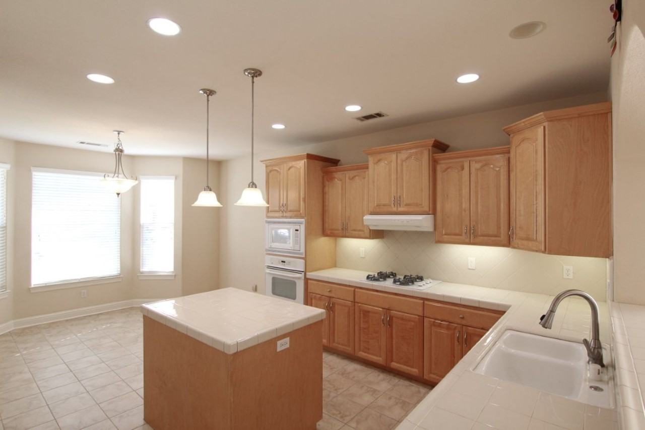 620 San Gabriel St - Photo 4 of 28