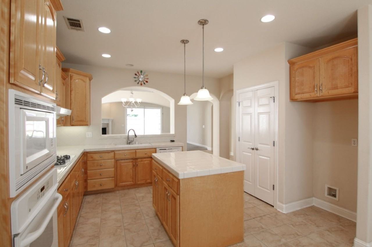 620 San Gabriel St - Photo 6 of 28