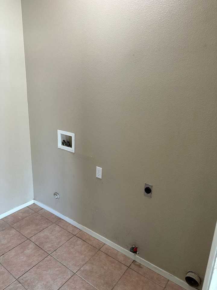 861 Woodridge Cir - Photo 3 of 19