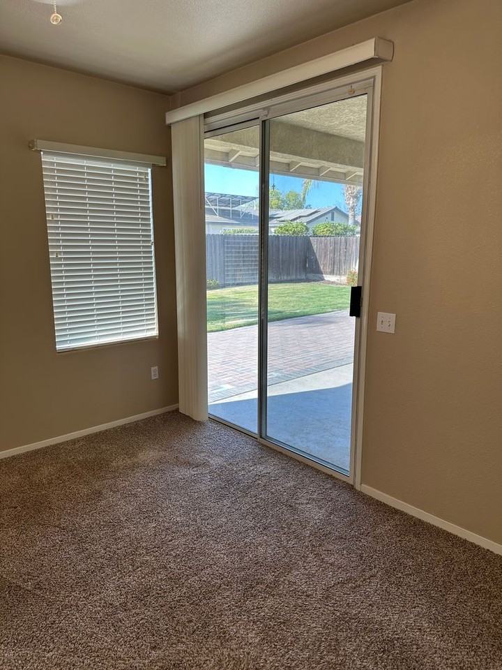 861 Woodridge Cir - Photo 5 of 19