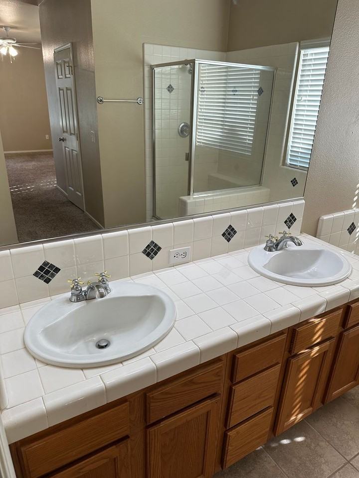 861 Woodridge Cir - Photo 6 of 19