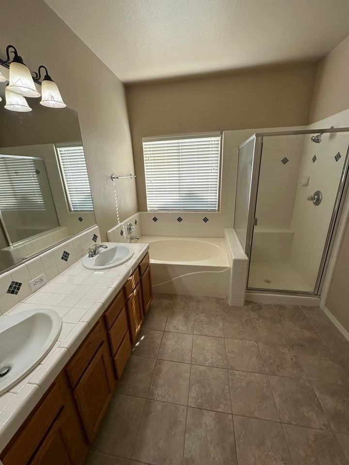 861 Woodridge Cir - Photo 7 of 19