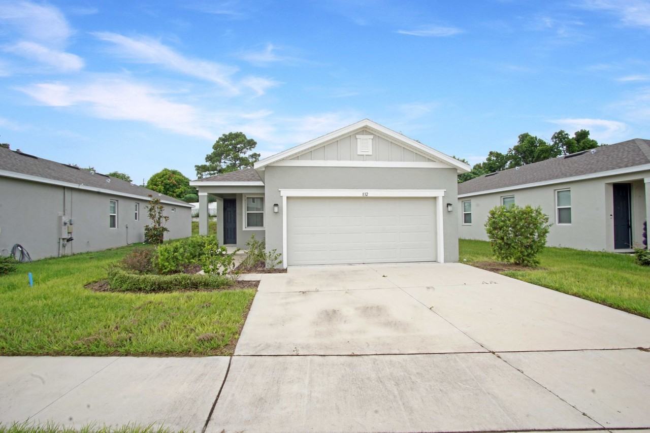 832 Blue Creek Drive - Photo 3 of 27