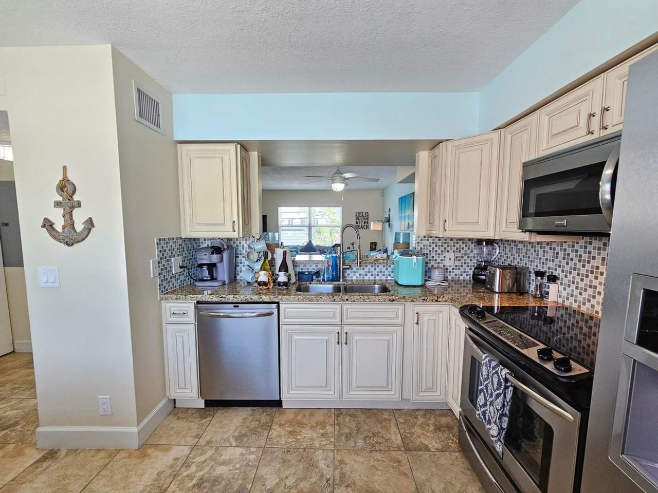 339 Virginia St - Photo 2 of 15