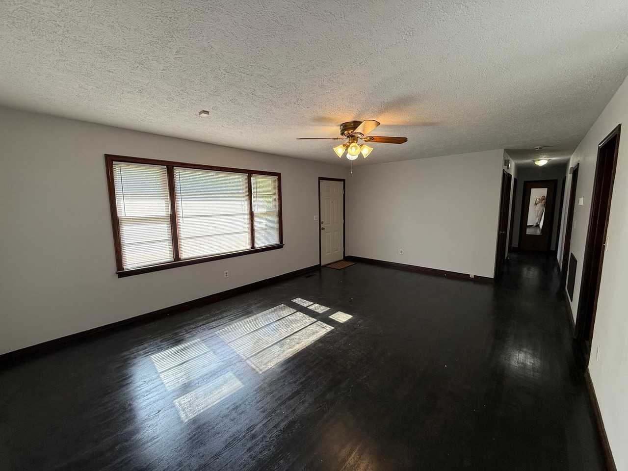 3808 Hopwood Ave - Photo 3 of 21