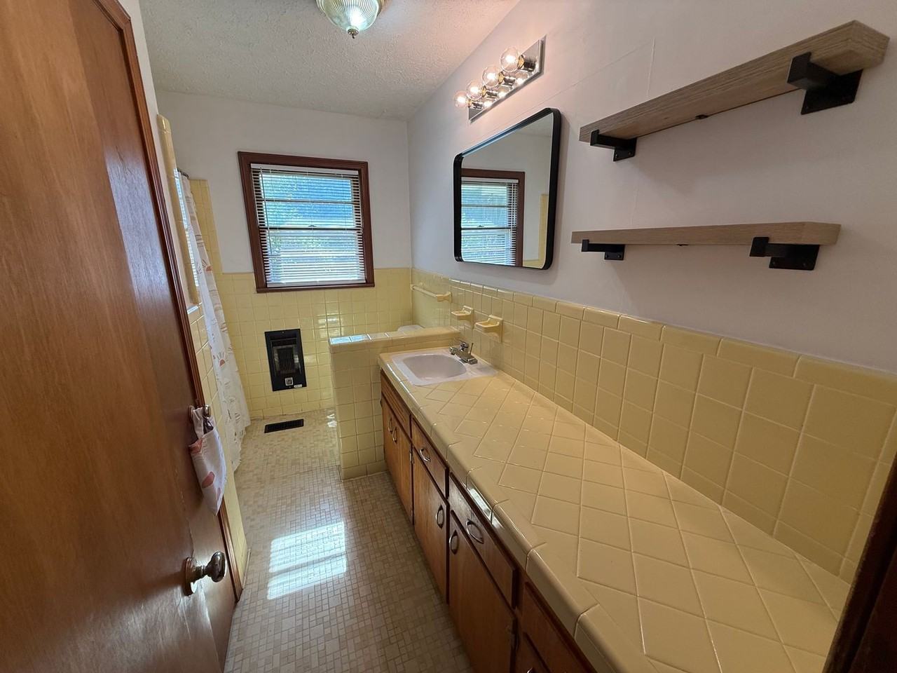 3808 Hopwood Ave - Photo 4 of 21
