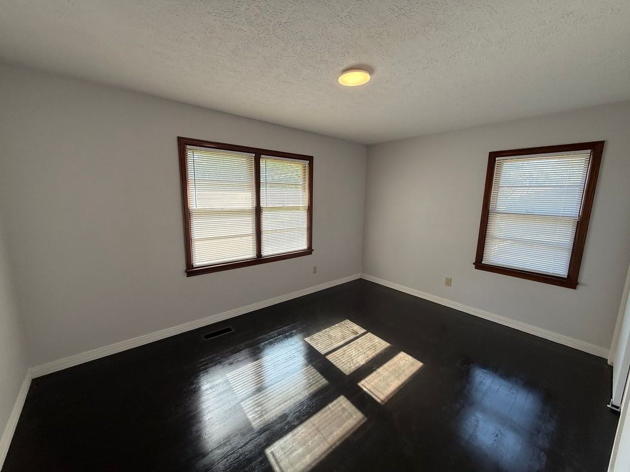 3808 Hopwood Ave - Photo 5 of 21