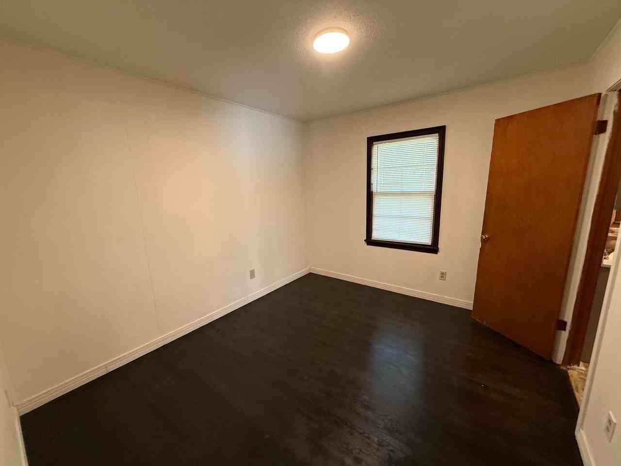 3808 Hopwood Ave - Photo 7 of 21