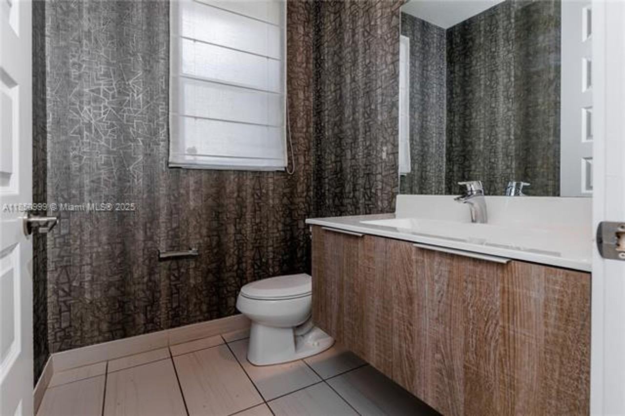 10590 10590 NW 78th Ter TH 10590 - Photo 6 of 50