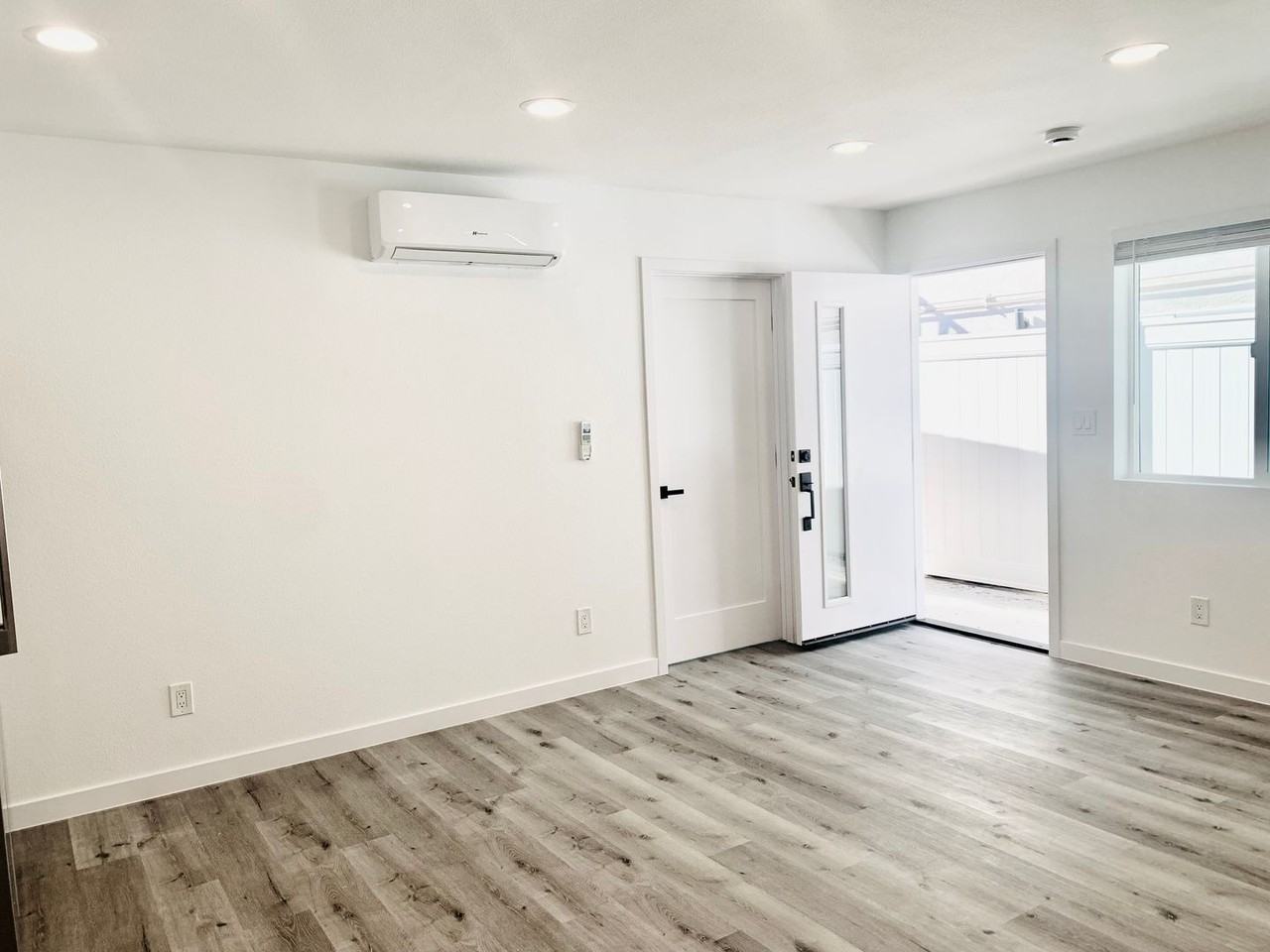 11471 Almazon St - Photo 3 of 11