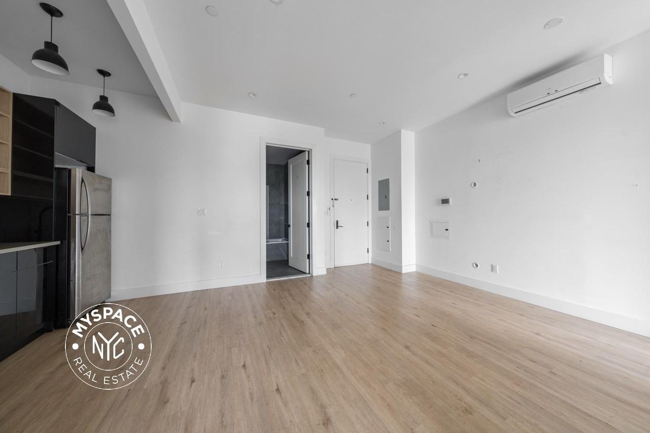 1613 Brooklyn Ave #501 - Photo 3 of 12