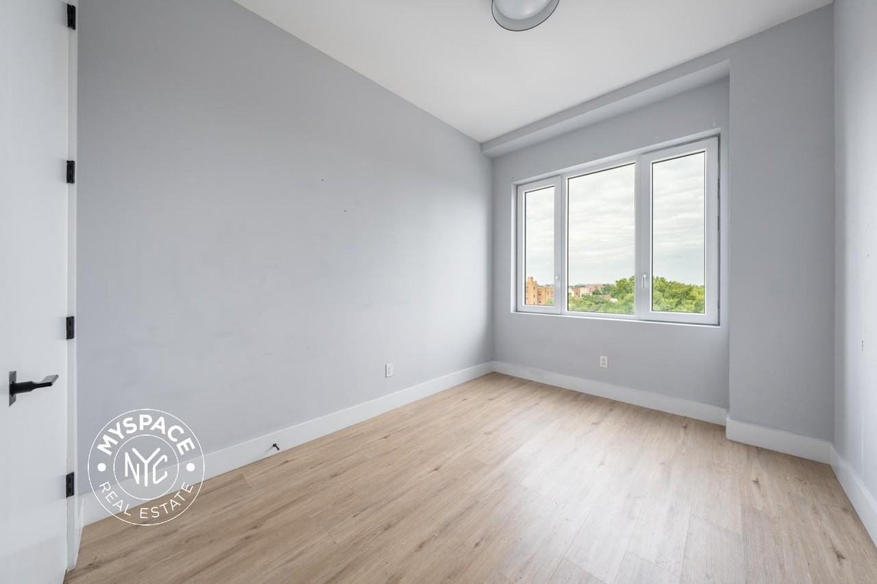 1613 Brooklyn Ave #501 - Photo 4 of 12
