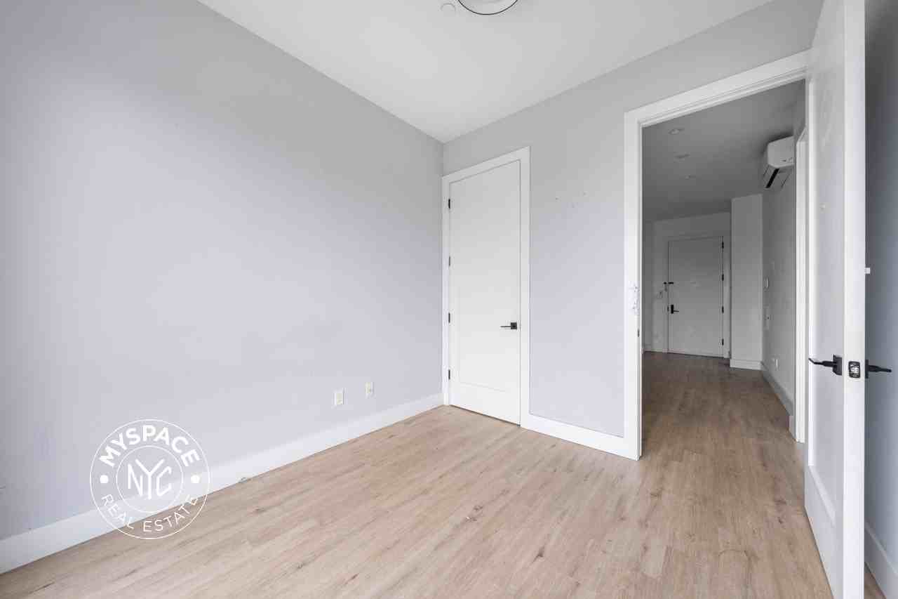 1613 Brooklyn Ave #501 - Photo 5 of 12