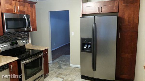 309 W Kingsbury - Photo 3 of 5