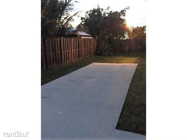 24533 SW 110th Pl - Photo 2 of 4