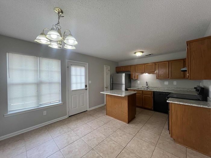 7036 Foxhall Dr - Photo 2 of 28